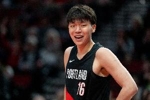 媒体人：杨瀚森的战术比重没去年夏联时的高 下半场打得更放松